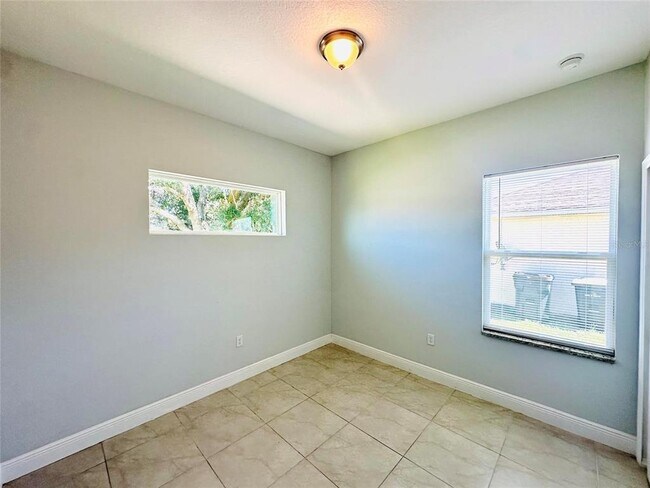 Building Photo - 702 Bluebill Pl