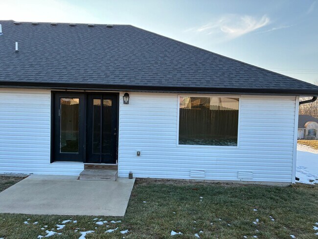 Building Photo - 3 Bedroom duplex - Ozark MO