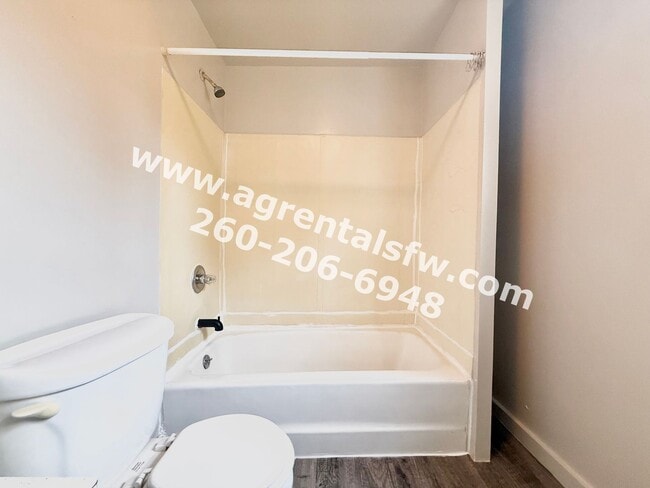 Building Photo - 1 Bedroom House - $200 off First Months Rent