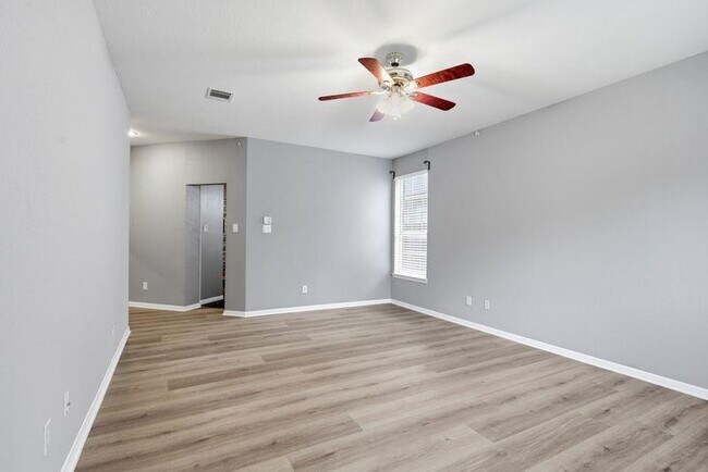 Building Photo - 10008 Lachlan Dr