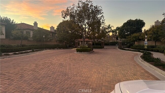 Building Photo - 449 Ridgeway