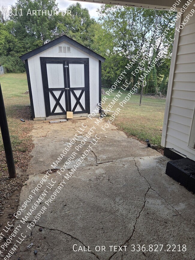 Building Photo - 311 Arthur Dr