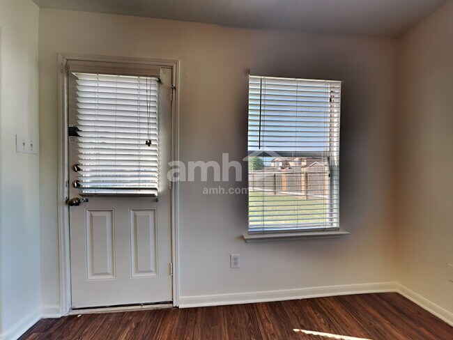 Building Photo - 2602 Daryns Landing Dr