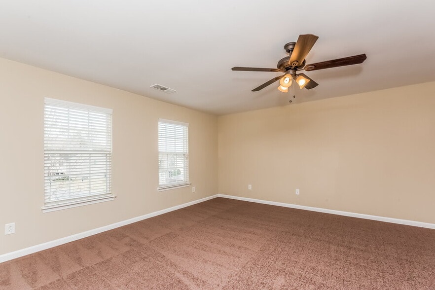 Building Photo - 2890 Centerglen Ln