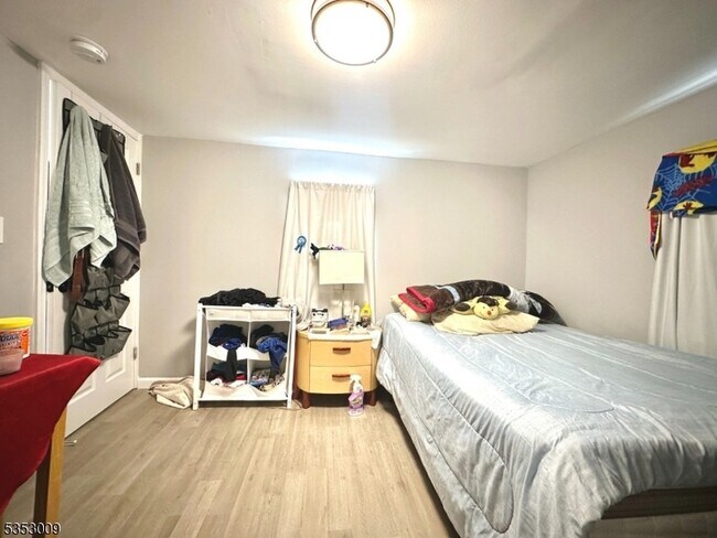 Building Photo - 10 Cedar Alley