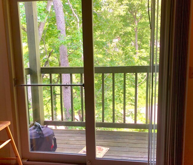 Building Photo - 2022 Summit St