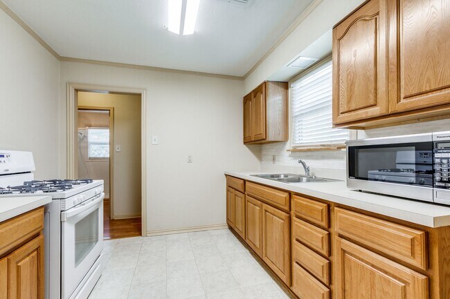 Building Photo - 322 Byrnes Dr