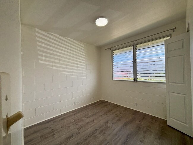 Building Photo - Ewa Apartments (Kulana) 2 Bdrm/1 Bath