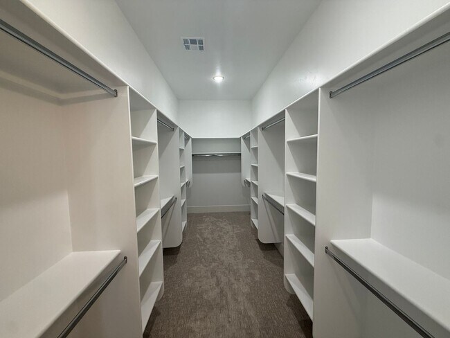 Building Photo - Gorgeous 5 bed 3.5 bath in Desert Canyons