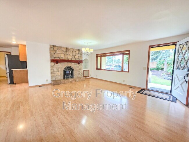 Building Photo - 4155 West Lake Sammamish Pkwy NE