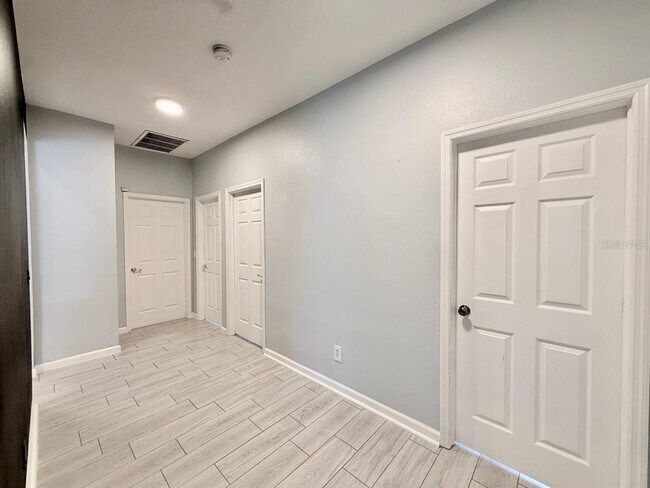 Building Photo - 4301 River Close Blvd