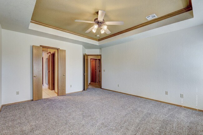 Building Photo - Stunning Open-Concept Home with Luxury Primary Suite & Outdoor Living