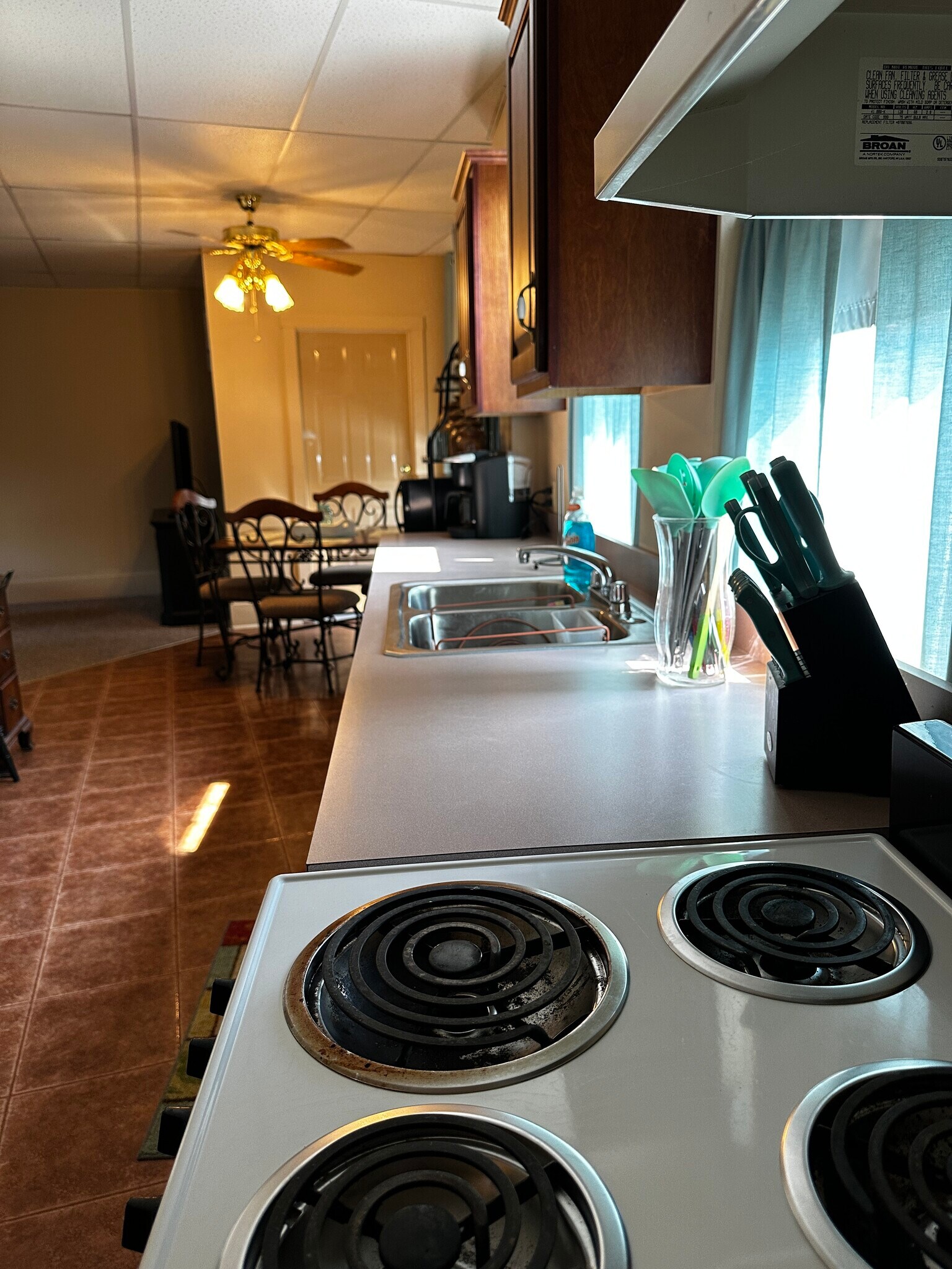 Building Photo - 583 Mill St