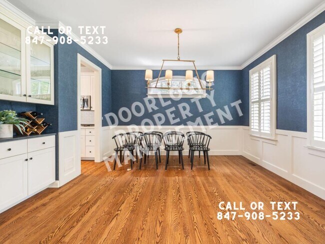 Building Photo - 735 W 8th St