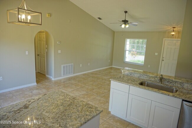 Building Photo - 1758 Tradewinds Ave SE