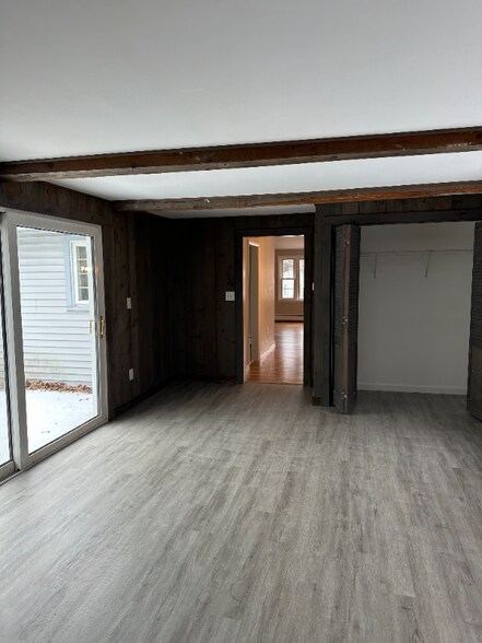 Building Photo - 285 Pinewood Dr