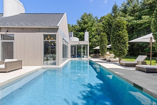 Building Photo - 7 Rolling Wood Ln