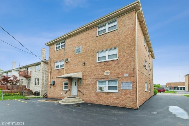 Building Photo - 7138 82nd St