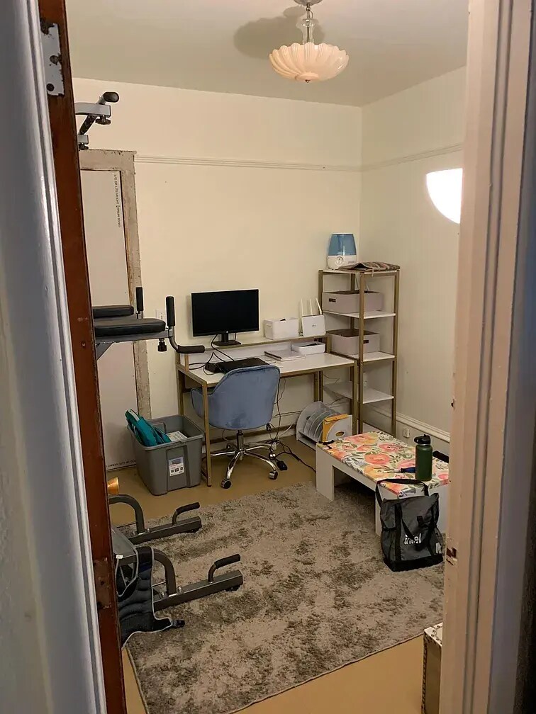 Building Photo - 601 W California St