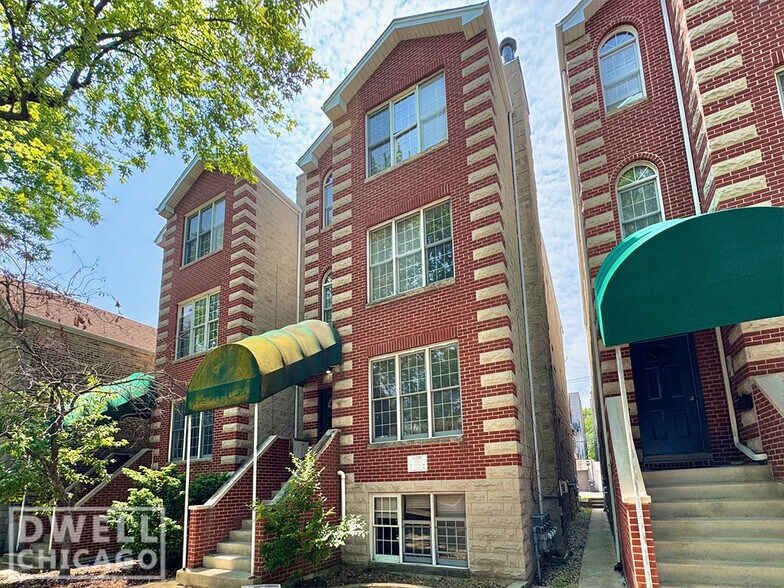 Building Photo - 918 N Paulina St