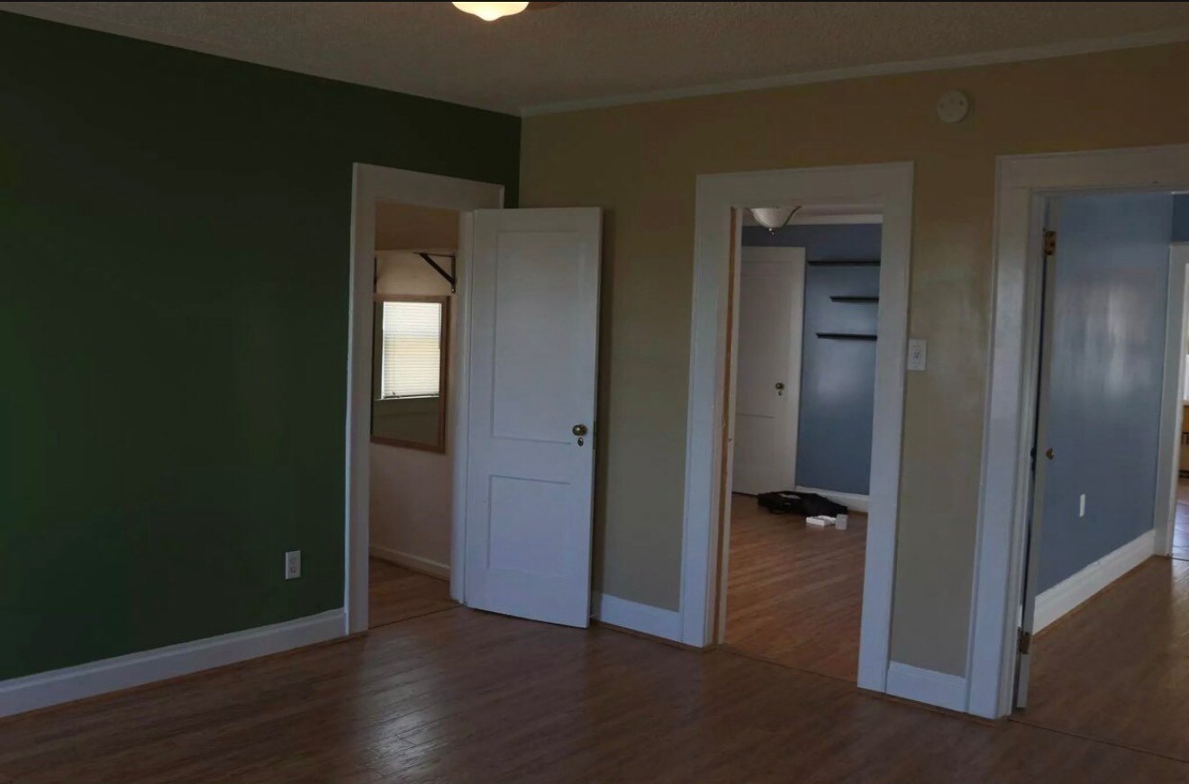 Building Photo - 454 N 7th St