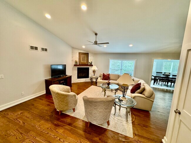 Building Photo - 628 Krpan Ct