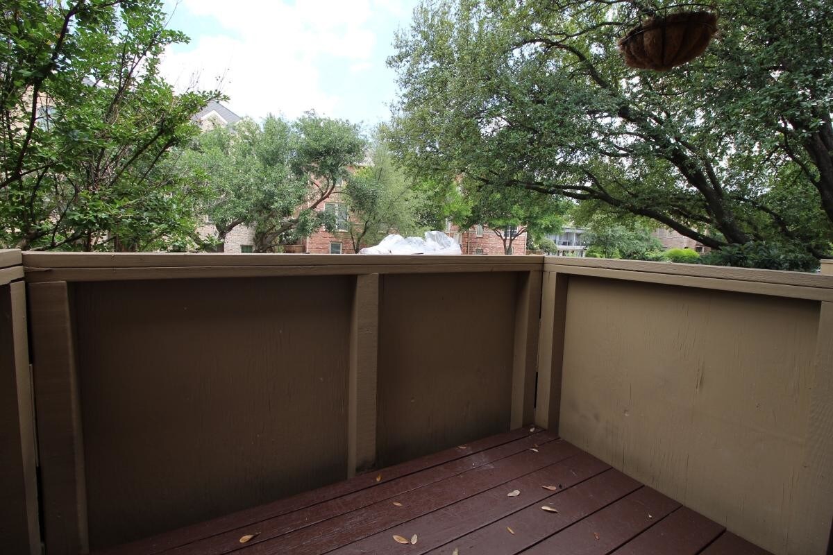 Balcony - 4327 Holland Ave