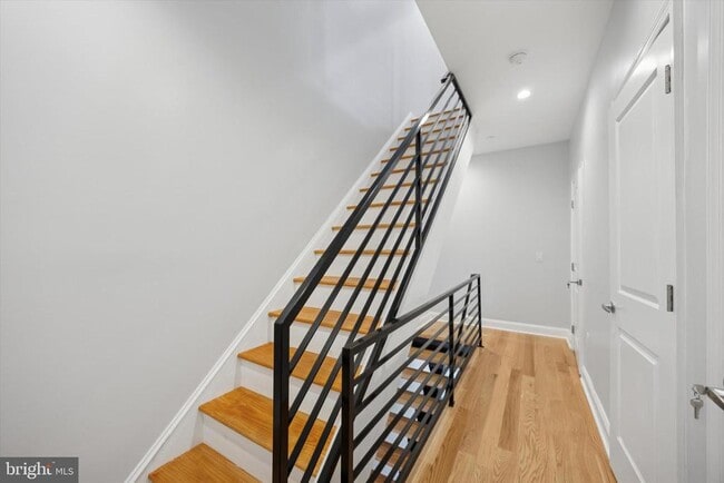 Building Photo - 2220 E Harold St