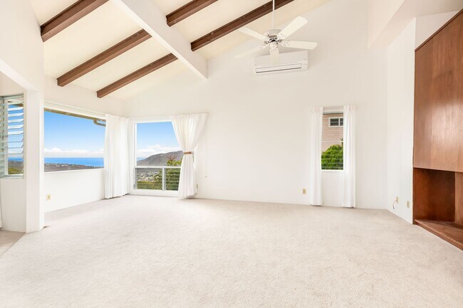 Building Photo - Mariner's Ridge SPACIOUS 4 bedroom, 3.5 ba...