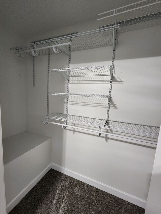 Building Photo - 2 Bedroom Condo in Midwood