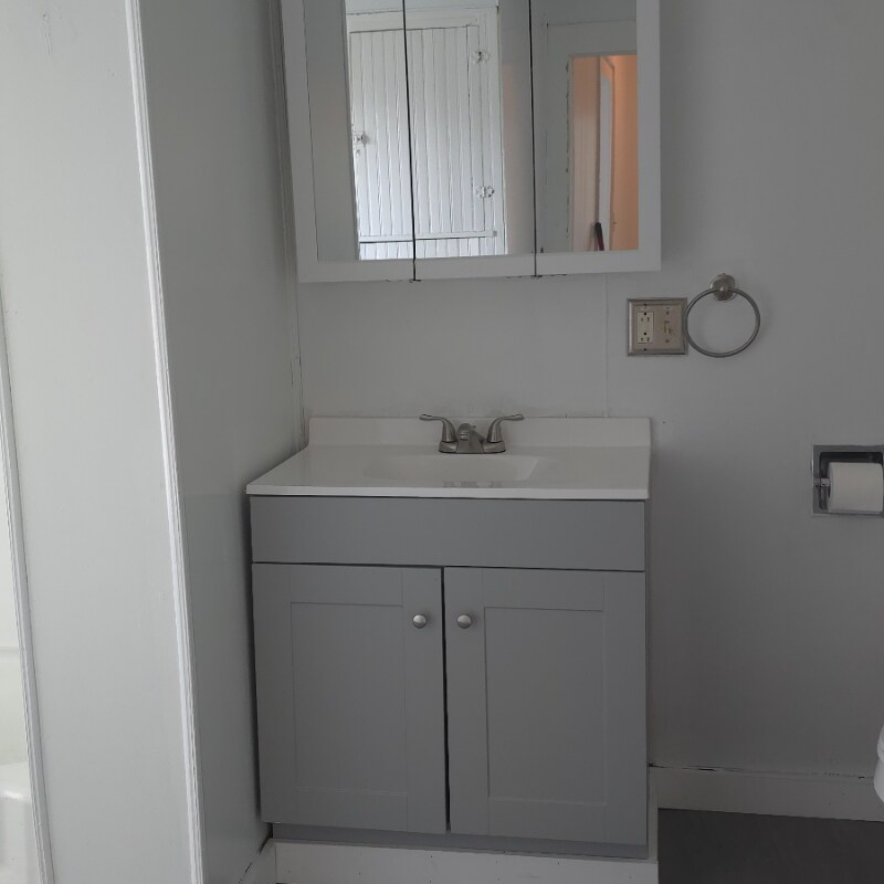 Building Photo - 19-21-21 Mcdougall Ave