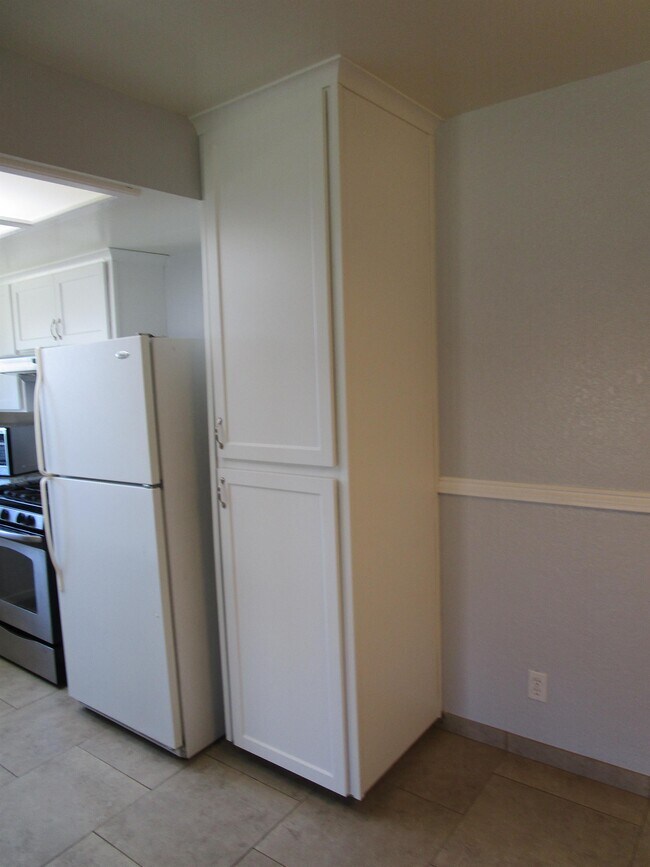 Building Photo - 1399 Stanford Pl