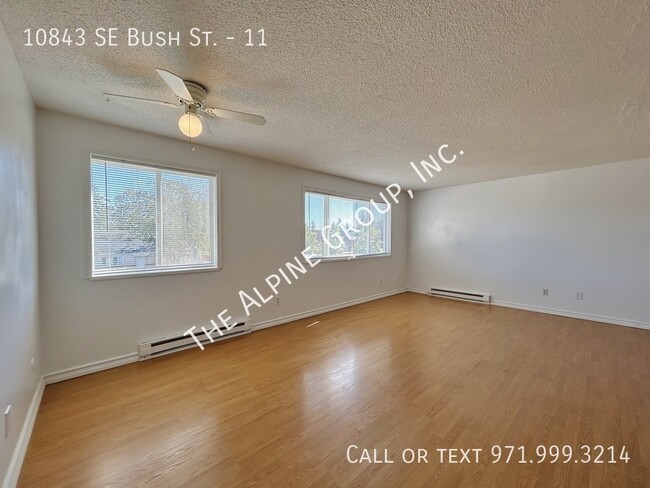 Building Photo - Upstairs One Bedroom!