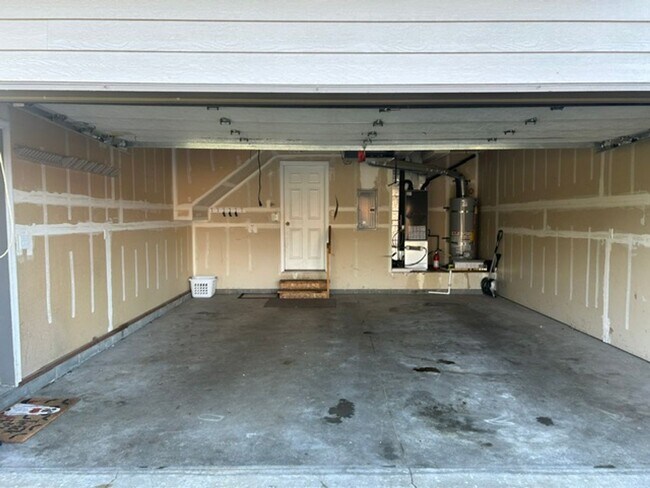 Building Photo - 12057 Regency Dr