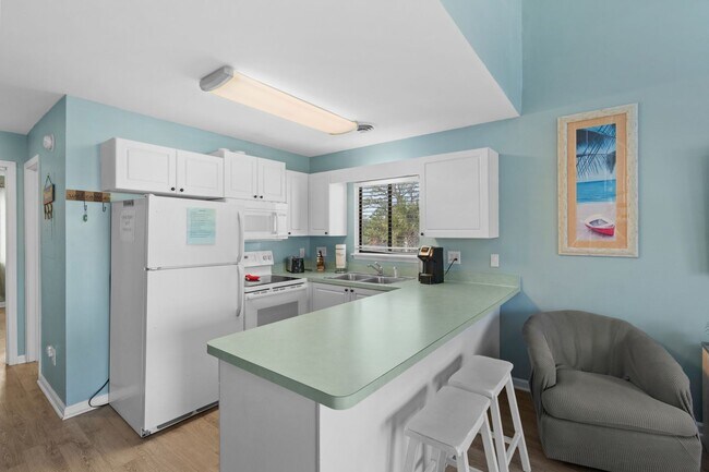 Building Photo - Fully Furnished W/ All Utilities Included!...