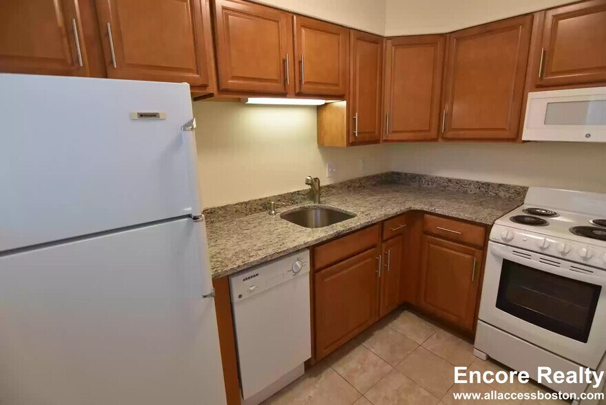 Primary Photo - 74 Parkman St