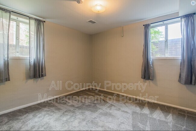 Building Photo - 2360 Balsam Dr
