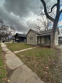 Building Photo - 326 N Volutsia