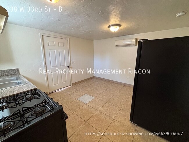Building Photo - 238 W 33rd St