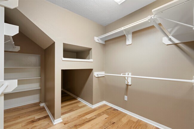 Building Photo - 18 Valley Mead Pl