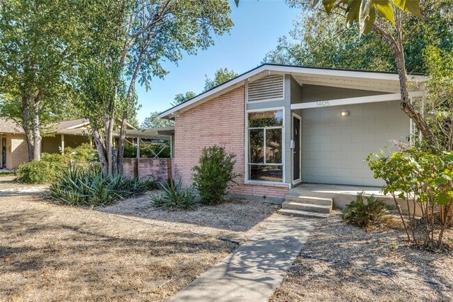 Building Photo - 1405 Broadmoor Dr