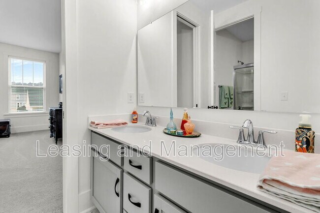 Building Photo - 245 Summer Tanager Dr