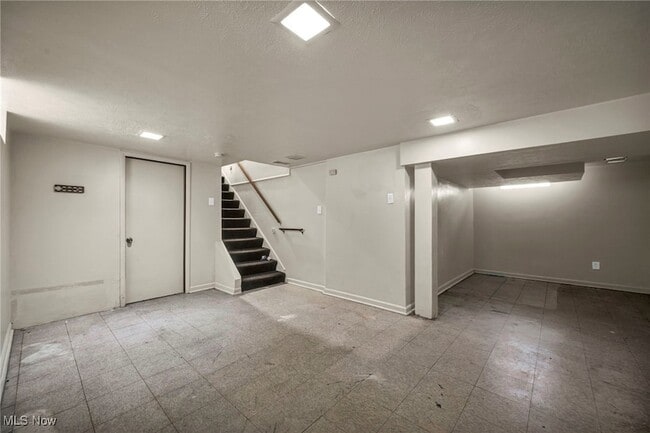 Building Photo - 10213 Dove Ave