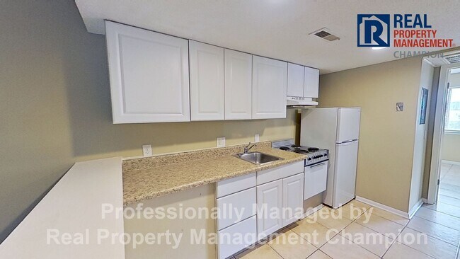 Building Photo - Upper Level 1 BD/1 BA Condo Near UNCW