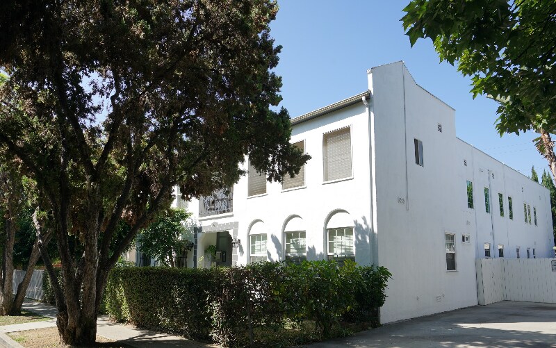 Building Photo - 1119 Poinsettia Dr