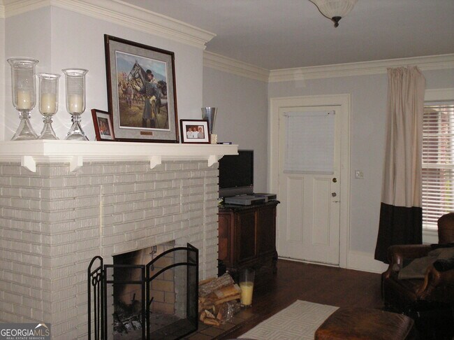 Building Photo - 1098 Los Angeles Ave NE