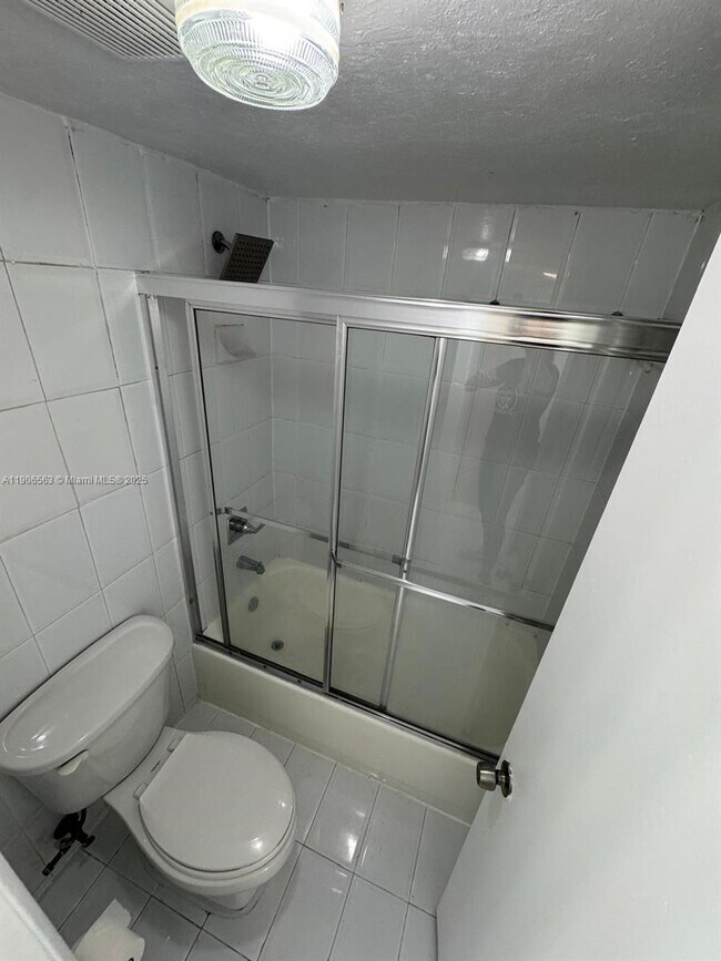 Building Photo - 1910 W 56th St