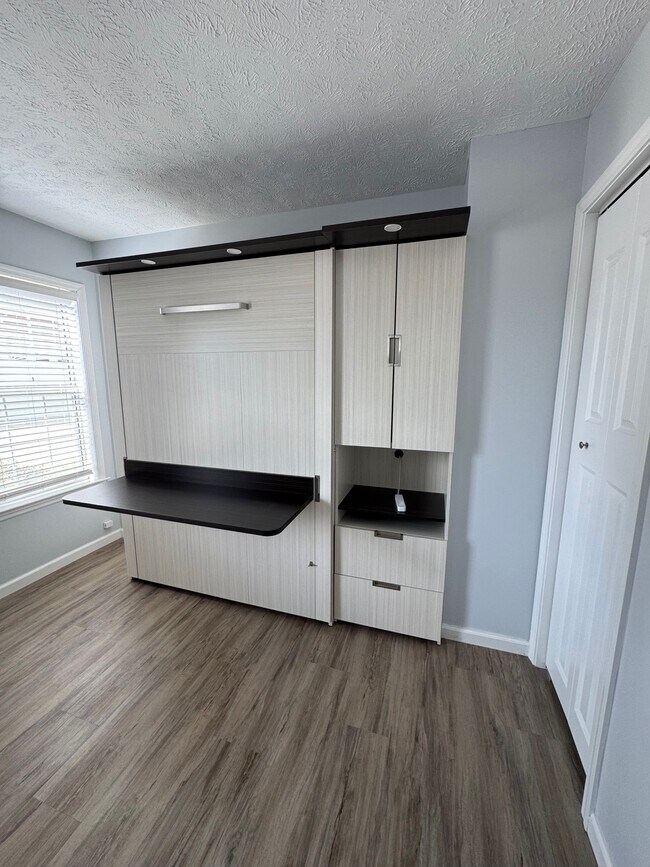 Building Photo - 583 Bucks Trail