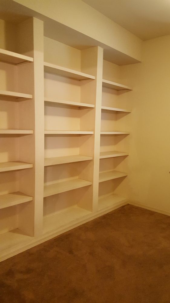 Building Photo - Capri Home