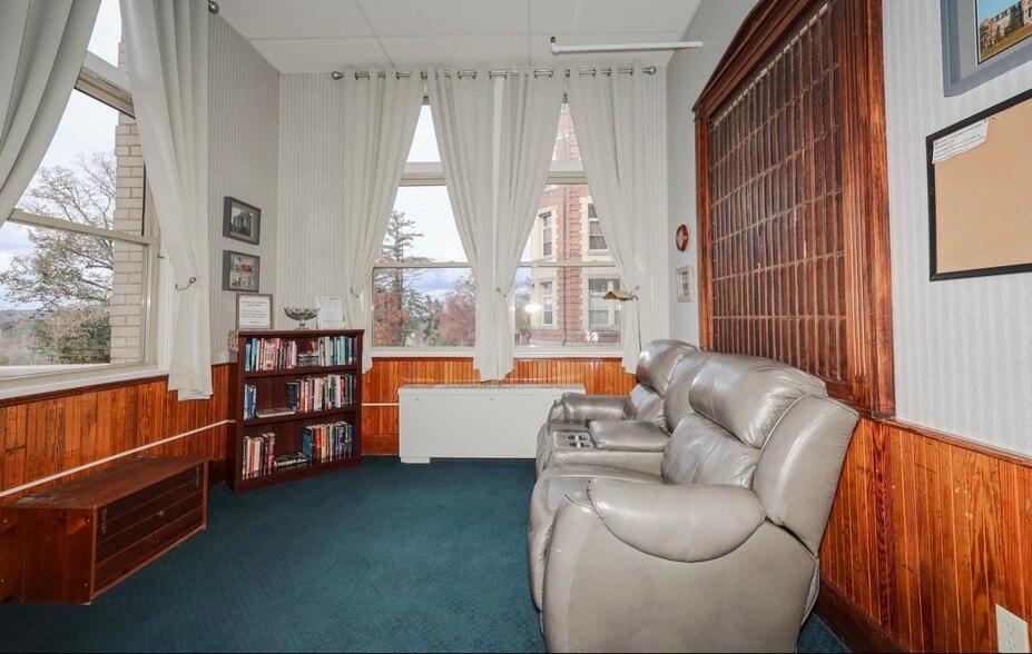 Community Library - 15 Mount Saint Marys Way